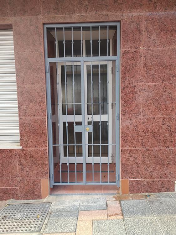 Puertas de entrada con reja — Mijas Costa